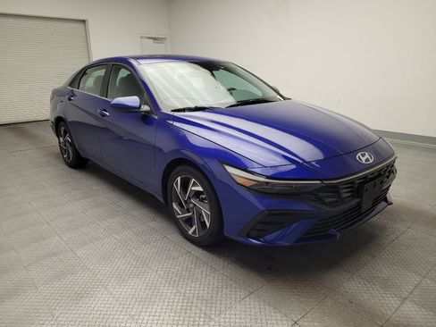 Used 2025 Hyundai Elantra SEL image 13