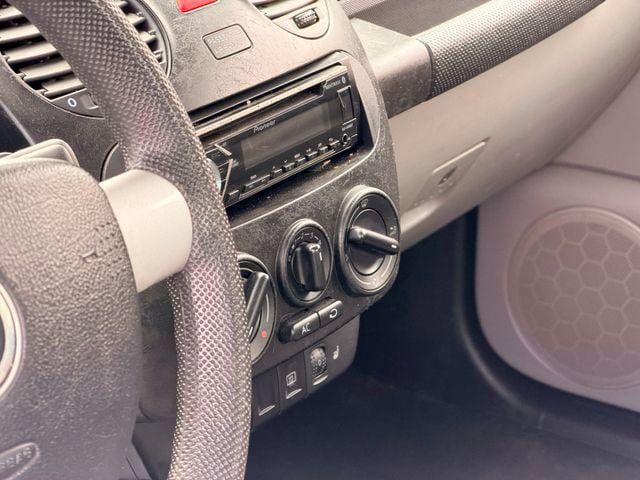 Used 2004 Volkswagen Beetle GLS FWD image 11