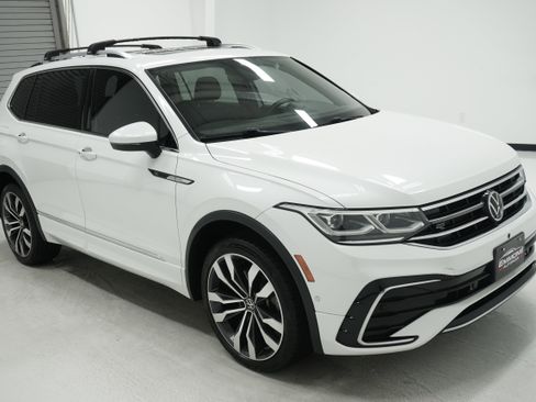 Used 2022 Volkswagen Tiguan SEL R-Line image 3