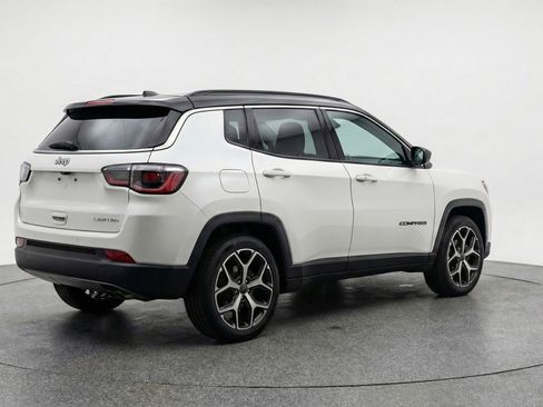 Used 2025 Jeep Compass Limited image 9