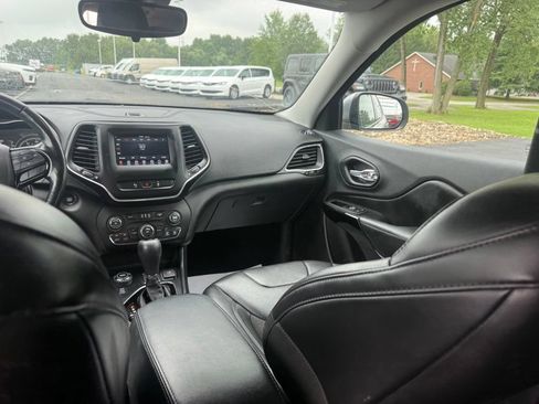 Used 2021 Jeep Cherokee Latitude Plus AWD/4WD image 34