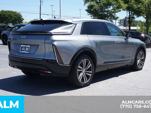 Used 2024 Cadillac Lyriq Luxury AWD/4WD image 7