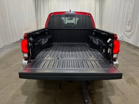 Certified 2019 Toyota Tacoma TRD Off-Road AWD/4WD image 12