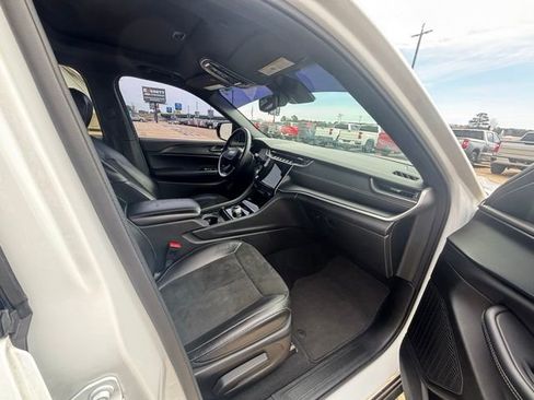 Used 2024 Jeep Grand Cherokee L Altitude image 12