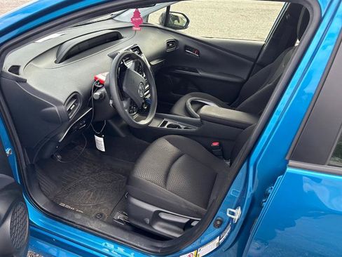 Used 2020 Toyota Prius LE AWD/4WD image 4