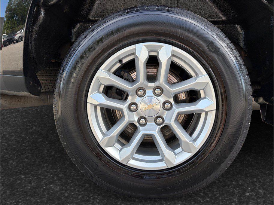 Used 2023 Chevrolet Silverado 1500 LT AWD/4WD image 13