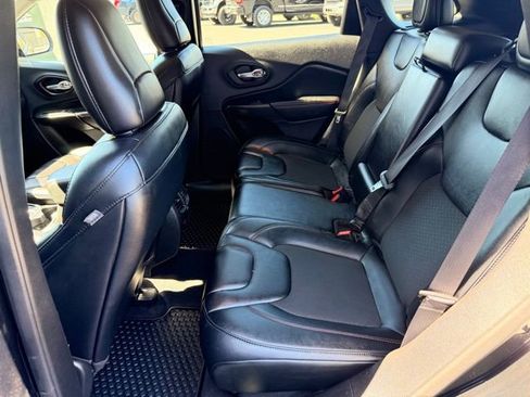 Used 2022 Jeep Cherokee Trailhawk w/ Sun & Sound Group AWD/4WD image 22