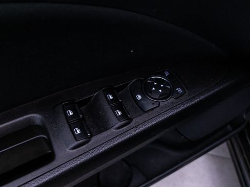 Used 2018 Ford Fusion SE w/ Fusion SE Technology Package FWD image 12