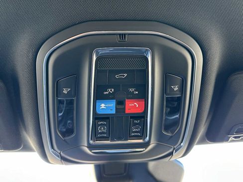 New 2025 Jeep Grand Cherokee Altitude image 23