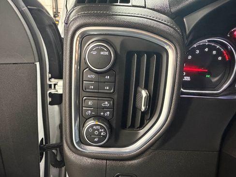 Used 2022 Chevrolet Silverado 2500 LT w/ Convenience Package image 32