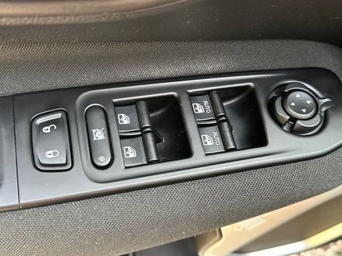Used 2020 Jeep Renegade Latitude w/ Cold Weather Group AWD/4WD image 24