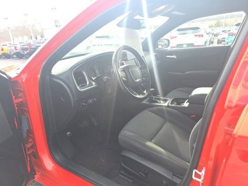Used 2019 Dodge Charger SXT image 16