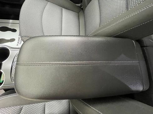Used 2024 GMC Terrain SLE AWD/4WD image 17