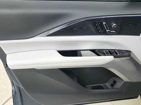 Used 2024 Cadillac Lyriq Sport image 36