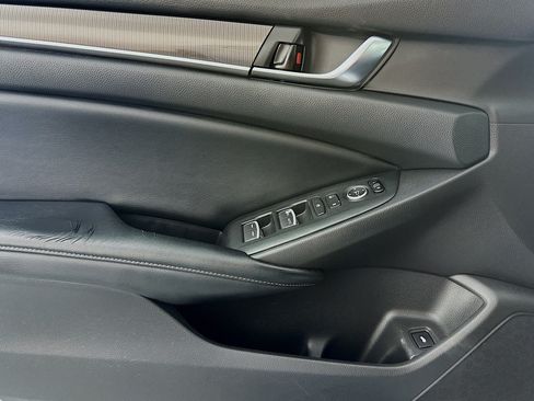 Used 2018 Honda Accord Sport image 21
