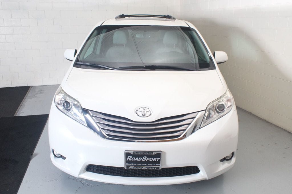 Used 2017 Toyota Sienna XLE w/ XLE Navigation Package AWD/4WD image 3