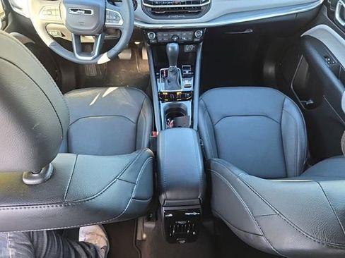 Used 2023 Jeep Compass Limited image 5