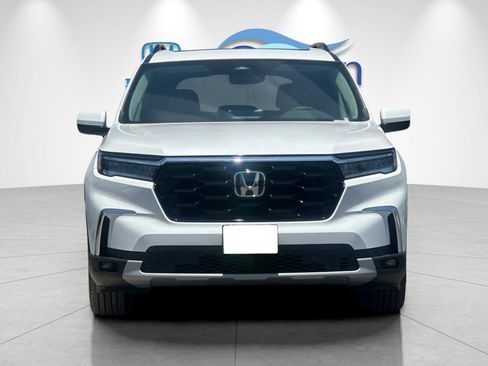 New 2025 Honda Pilot Touring image 8