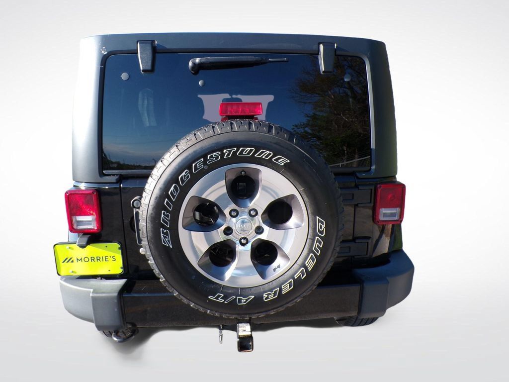 Used 2017 Jeep Wrangler Unlimited Sahara AWD/4WD image 5