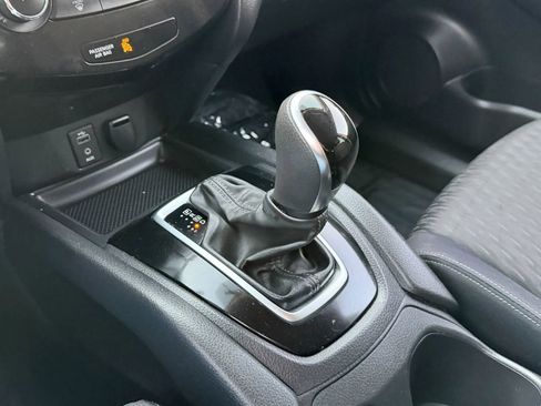 Used 2017 Nissan Rogue S image 18