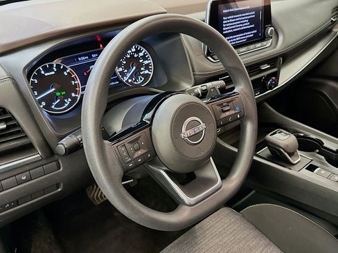 Used 2023 Nissan Rogue SV image 18