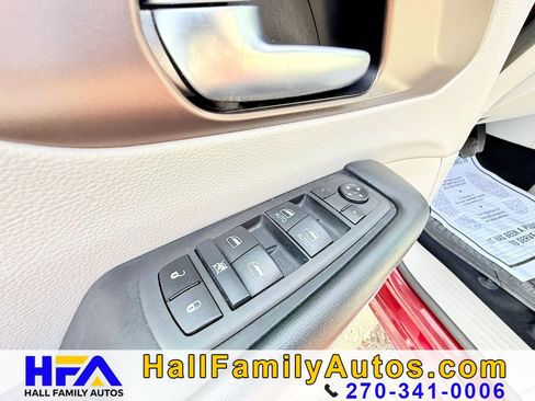 Used 2021 Chrysler Voyager Lxi image 32