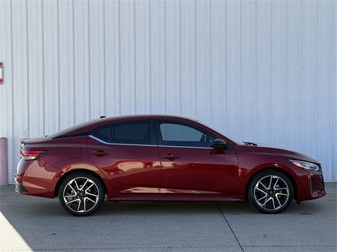 Used 2024 Nissan Sentra SR image 3
