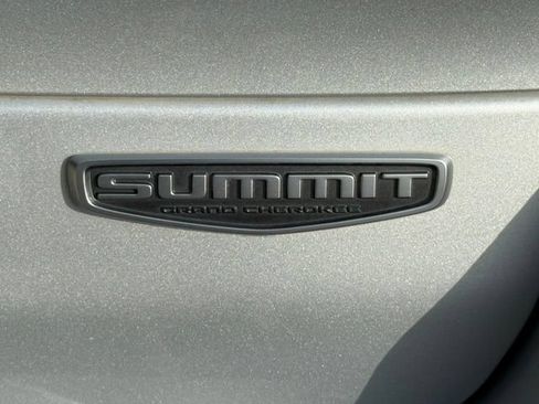 Used 2023 Jeep Grand Cherokee L Summit w/ Luxury Tech Group V AWD/4WD image 6