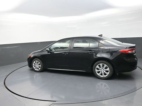 Used 2024 Toyota Corolla LE image 59