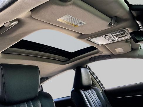 Used 2018 Honda Accord Touring image 24