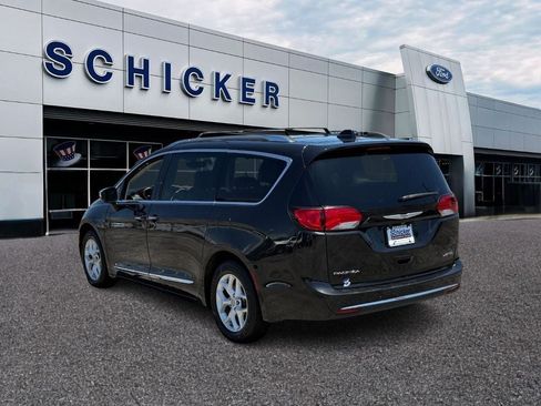 Used 2020 Chrysler Pacifica Limited FWD image 3
