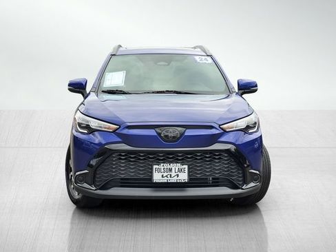 Used 2024 Toyota Corolla Cross AWD Hybrid w/ Moonroof Package image 2