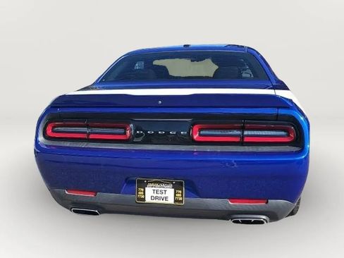 Used 2019 Dodge Challenger SXT image 4