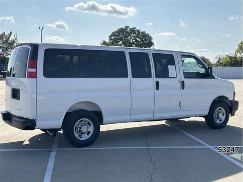 Used 2025 Chevrolet Express 3500 LS RWD image 2