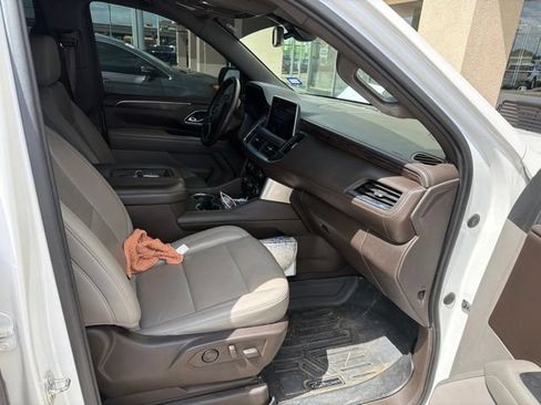 Used 2021 Chevrolet Tahoe Z71 w/ Luxury Package AWD/4WD image 9