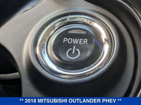 Used 2018 Mitsubishi Outlander SEL image 29
