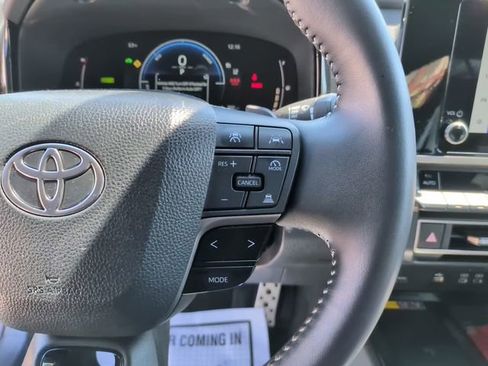 Used 2025 Toyota Camry SE FWD image 17