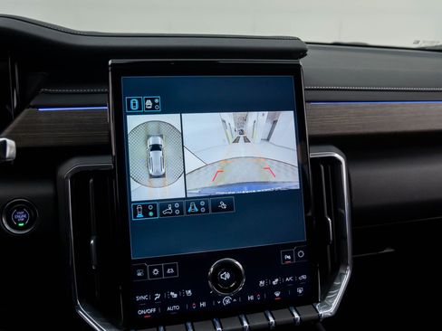 Used 2025 GMC Acadia Denali w/ Super Cruise Package image 26