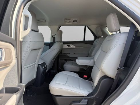 New 2026 Ford Explorer Active w/ Active Comfort Package RWD image 13
