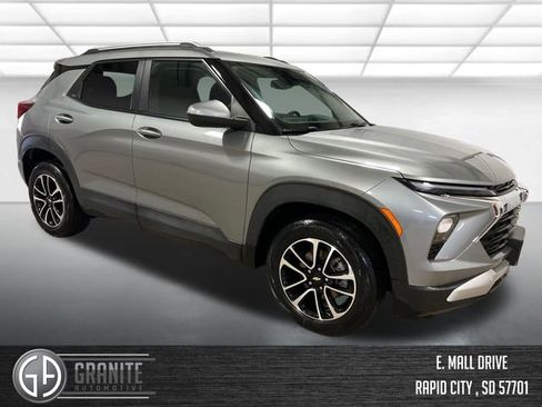 Used 2025 Chevrolet TrailBlazer LT w/ Convenience Package AWD/4WD image 8