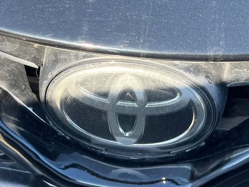 Used 2018 Toyota Camry SE FWD image 13