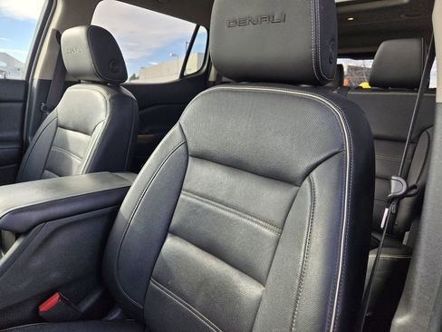 Used 2017 GMC Acadia Denali image 16