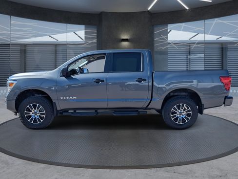 Used 2024 Nissan Titan SV image 3