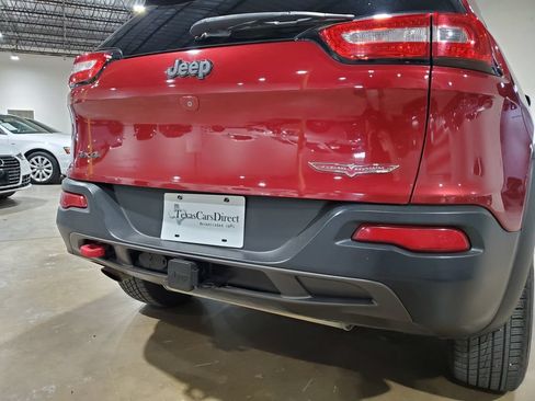 Used 2015 Jeep Cherokee Trailhawk w/ Comfort/Convenience Group AWD/4WD image 46