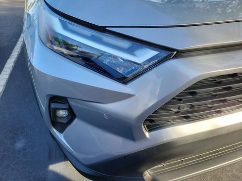 Used 2022 Toyota RAV4 XLE Premium image 8