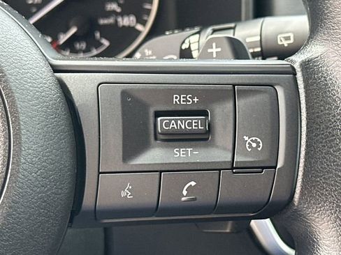 Used 2023 Nissan Rogue S image 28