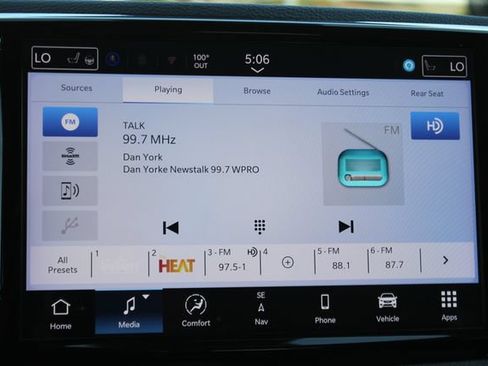 Used 2024 Chrysler Pacifica Limited w/ Uconnect Theater Family Group FWD image 6