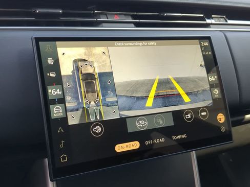 Certified 2025 Land Rover Range Rover SE AWD/4WD image 32
