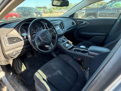 Used 2016 Chrysler 200 Limited w/ Convenience Group FWD image 4