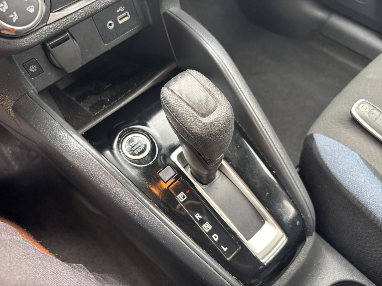 Used 2025 Nissan Versa SV FWD image 38